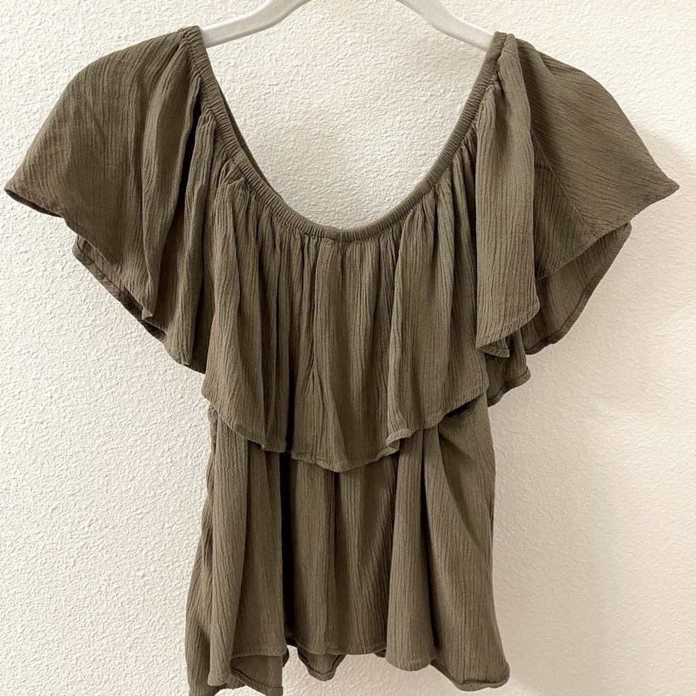 Flowy off the should top!